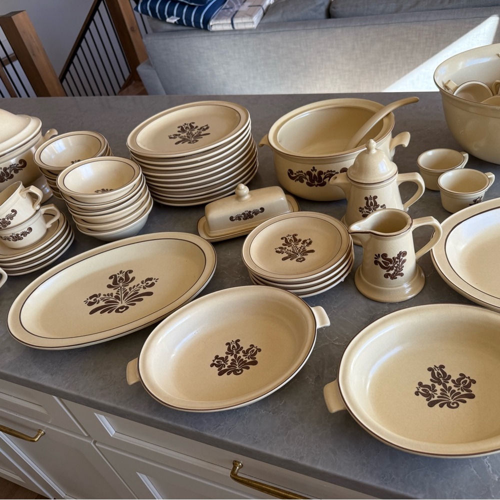 Vintage pfaltzgraff dish set 1976